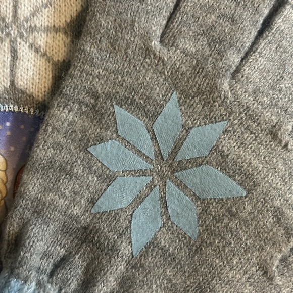 Frozen Beanie, Scarf and mittens Set - Picture 14 of 15